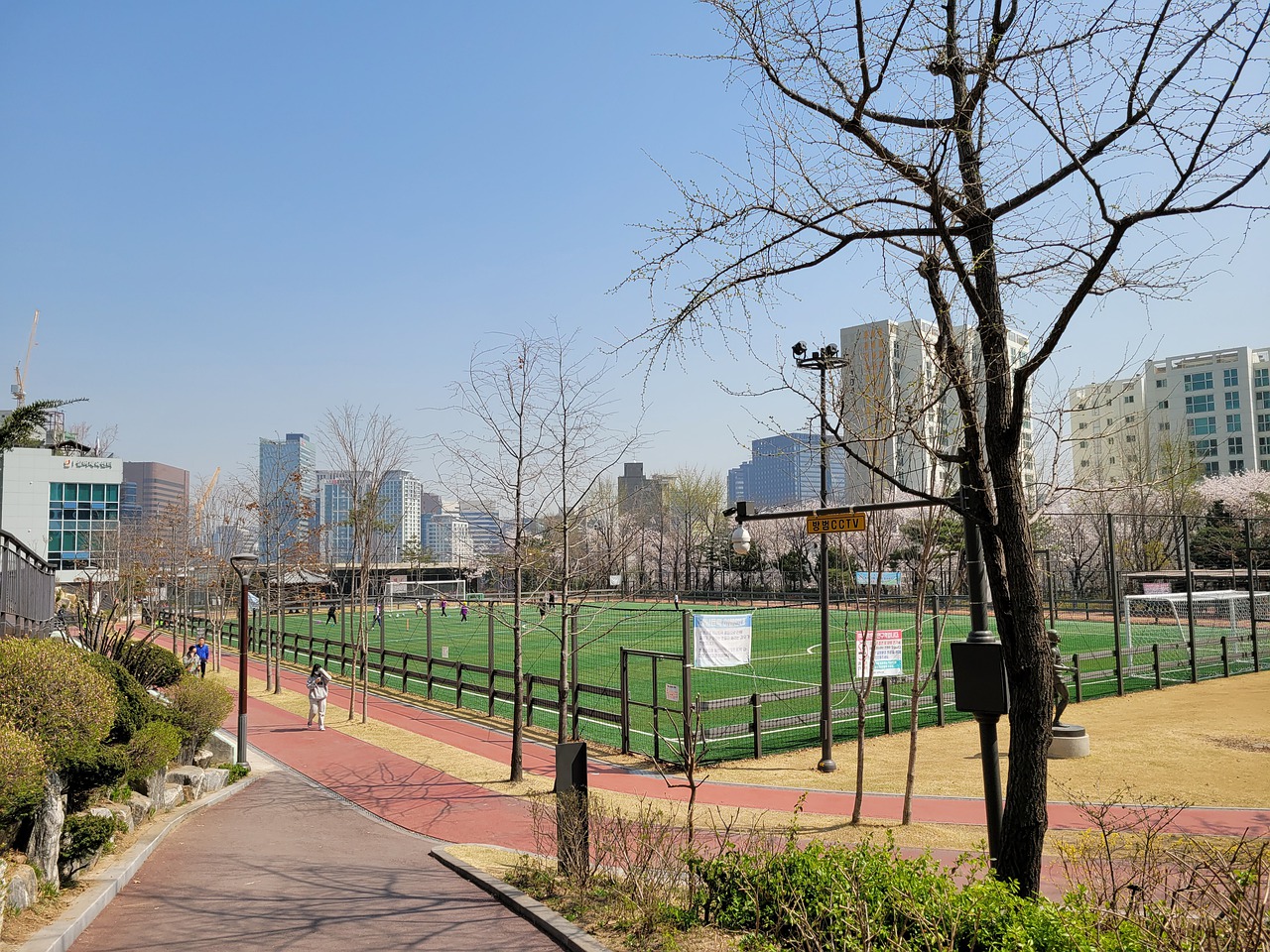 烈的竞争中 烈的竞争中