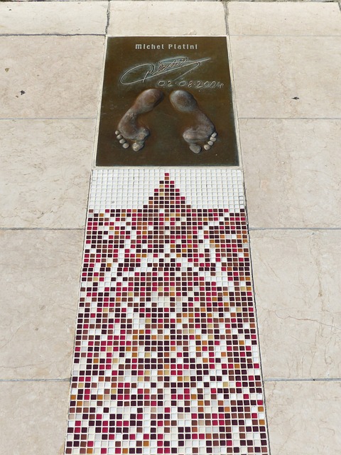 自2012年以来，埃因霍温首次在欧战击败意大利球队.